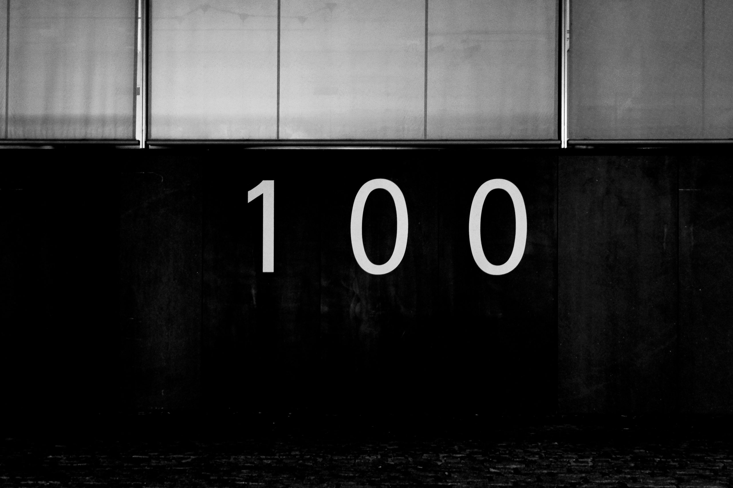 Black and white image of "100."